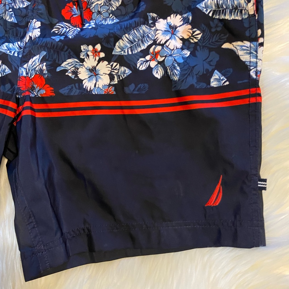 NAUTICA MEN’S DESIGNER BATHING SUIT IN GREAT CONDITION. FRONT SIDE POCKETS. - Picture 3 of 10